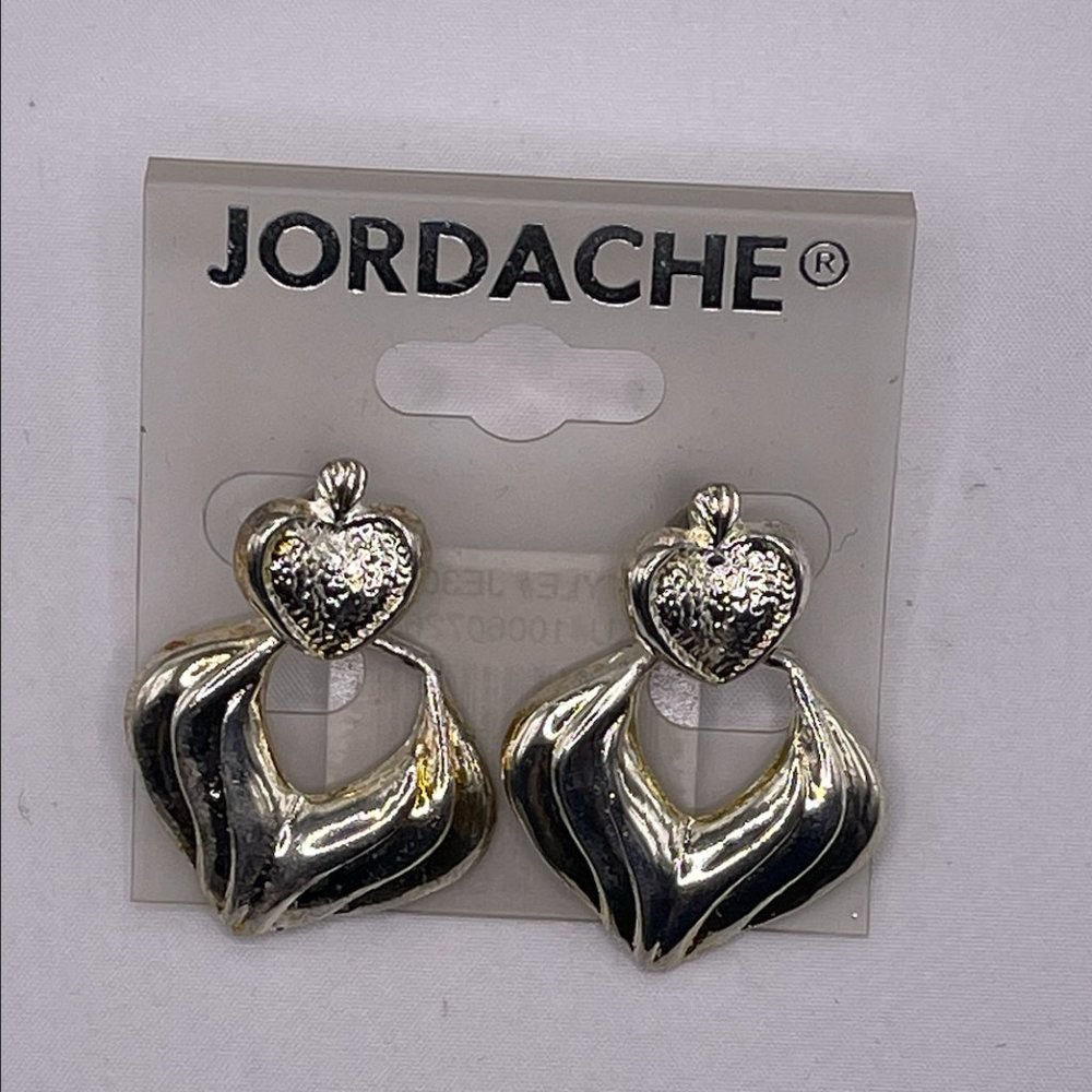 E31- Jordache Silver tone pierced earrings with hearts - Picture 1 of 4